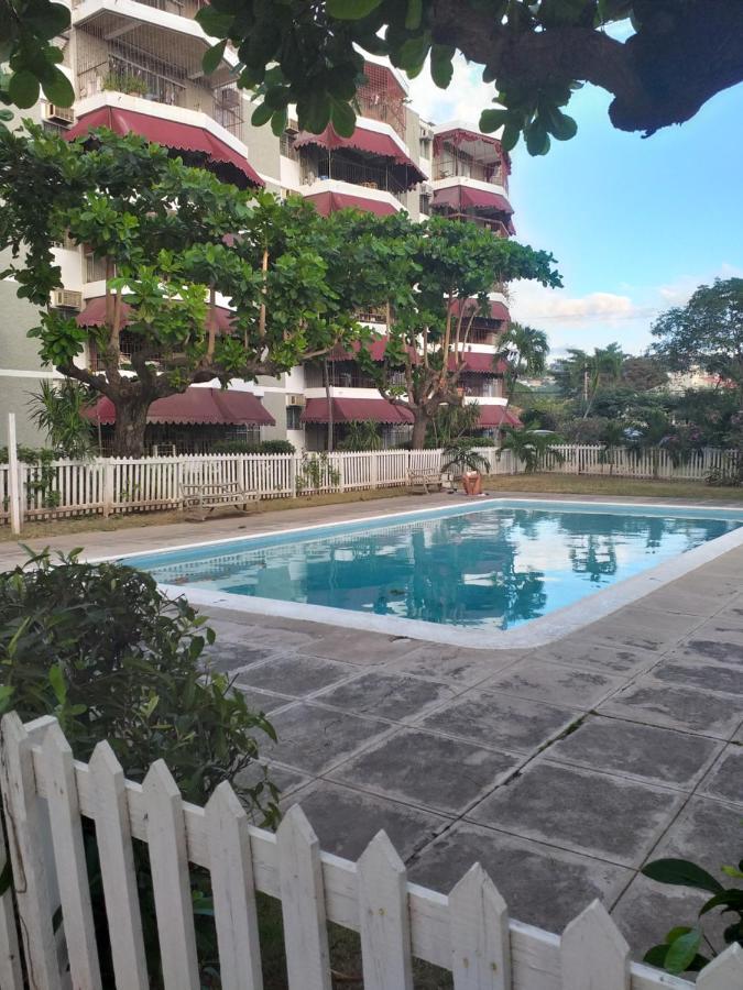 Rooms By The Pool Kingston Exterior photo